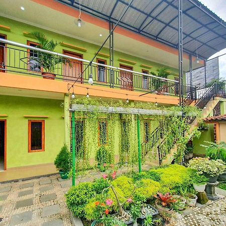 Graha Adi Karya Syariah Kartasura RedPartner Kartosuro Bagian luar foto