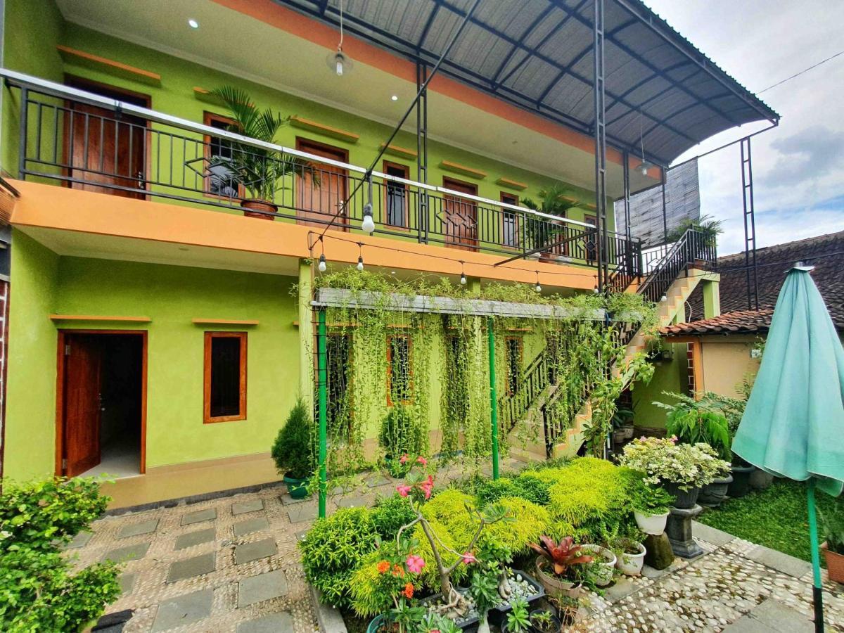 Graha Adi Karya Syariah Kartasura RedPartner Kartosuro Bagian luar foto