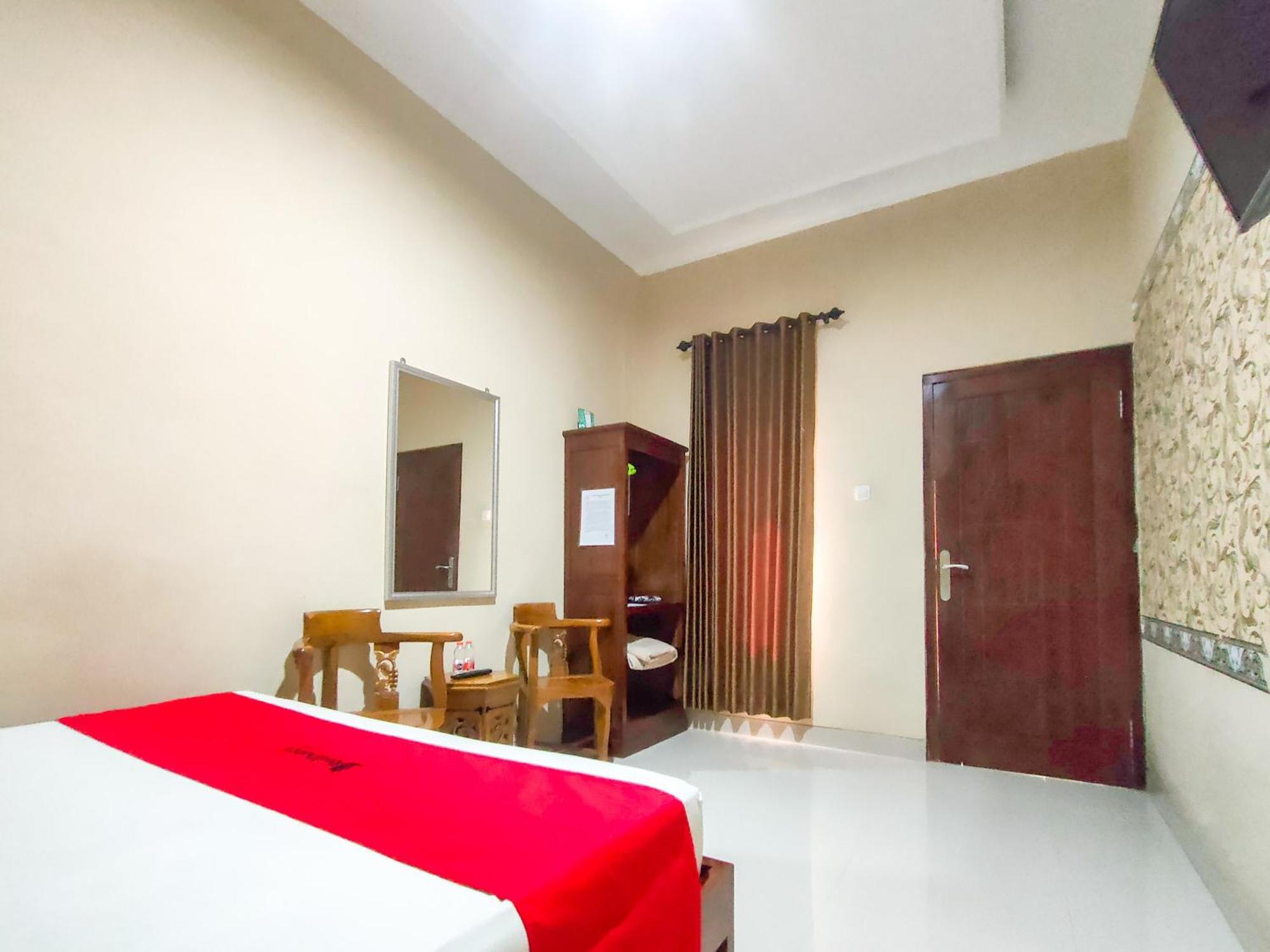 Graha Adi Karya Syariah Kartasura RedPartner Kartosuro Bagian luar foto