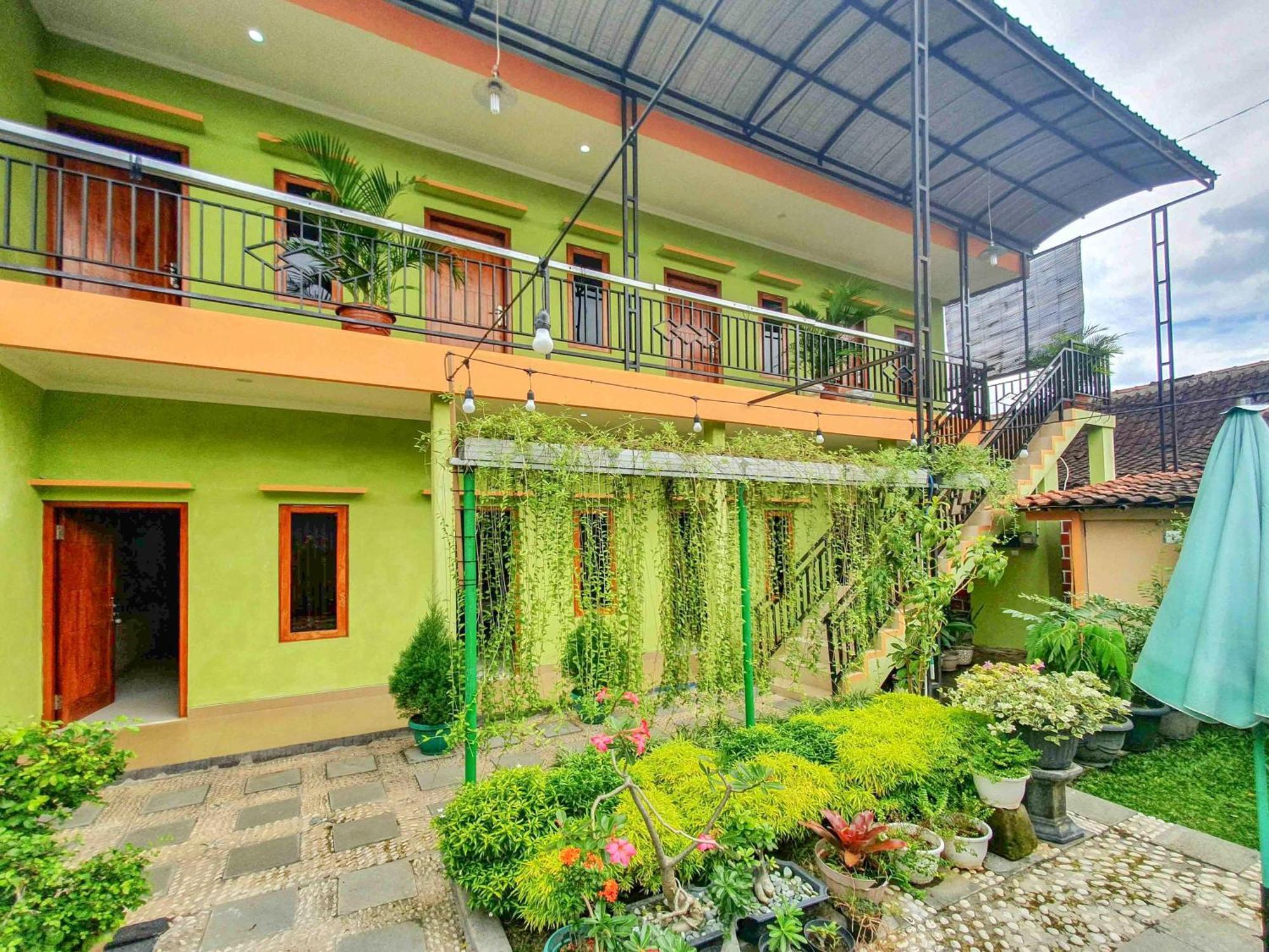 Graha Adi Karya Syariah Kartasura RedPartner Kartosuro Bagian luar foto
