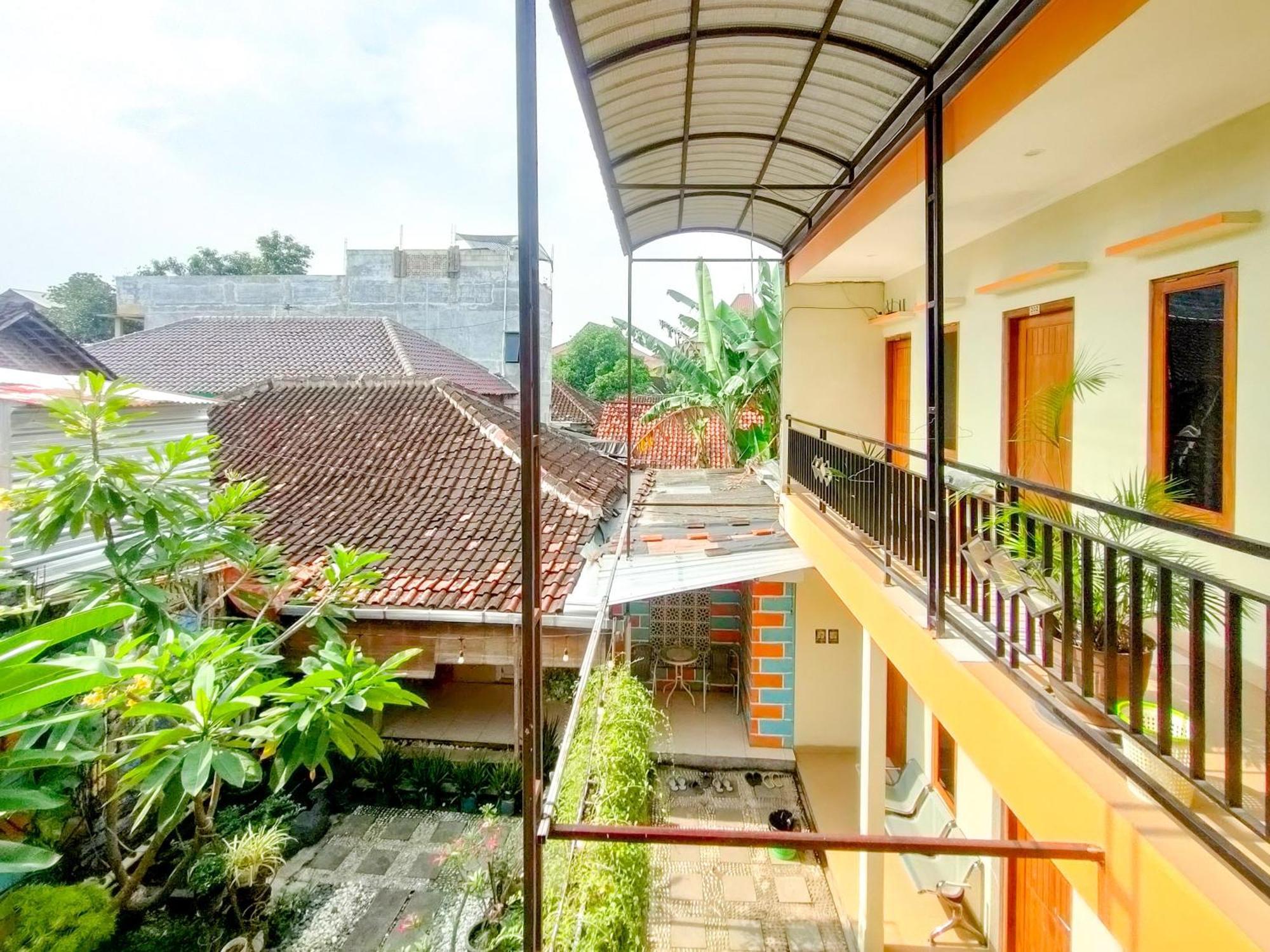 Graha Adi Karya Syariah Kartasura RedPartner Kartosuro Bagian luar foto