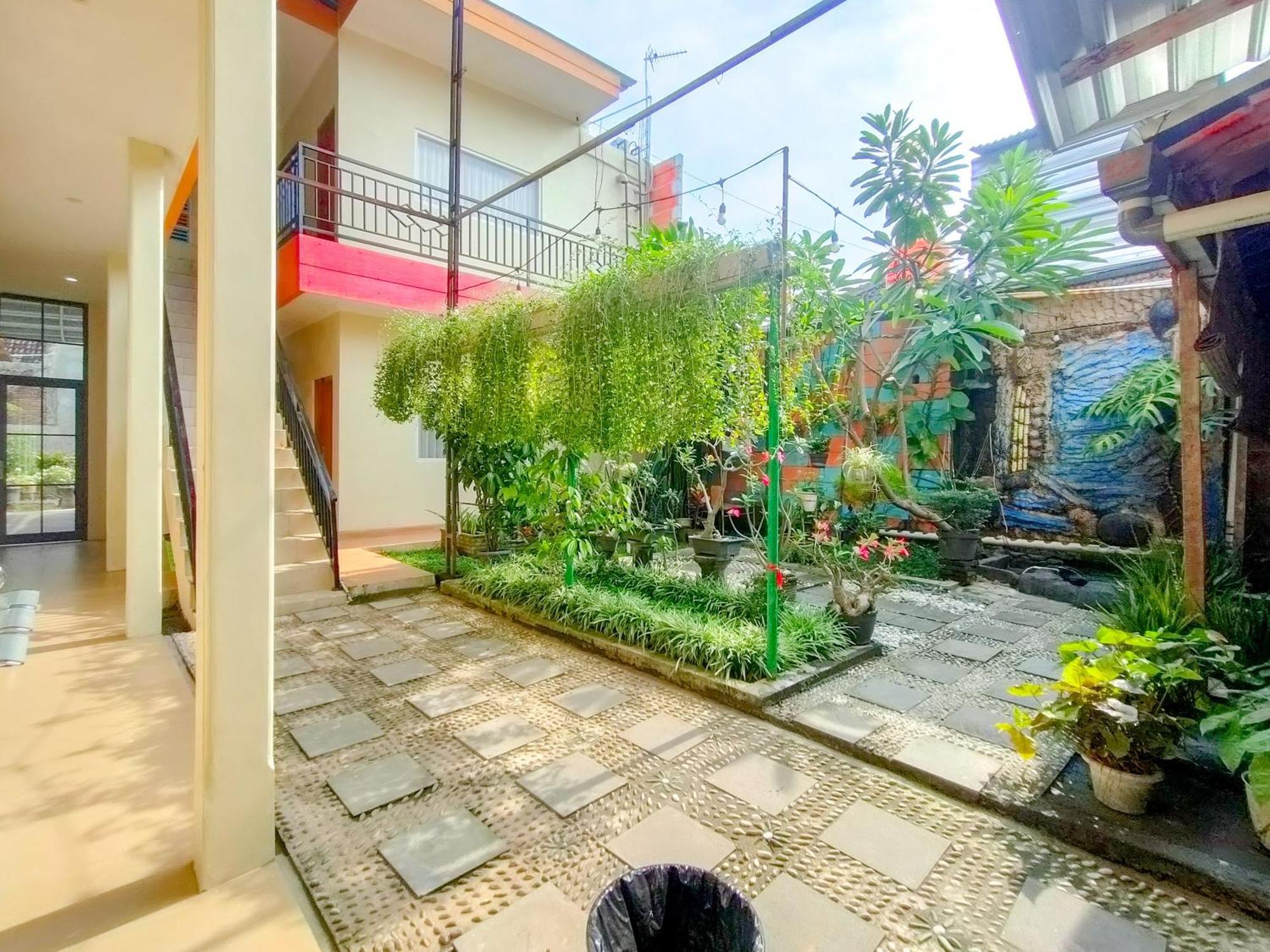 Graha Adi Karya Syariah Kartasura RedPartner Kartosuro Bagian luar foto