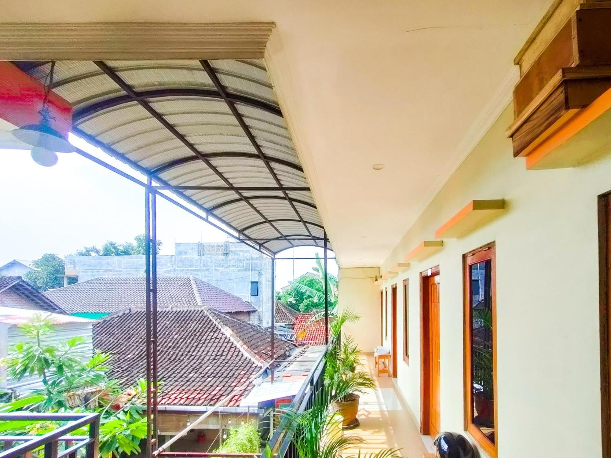 Graha Adi Karya Syariah Kartasura RedPartner Kartosuro Bagian luar foto