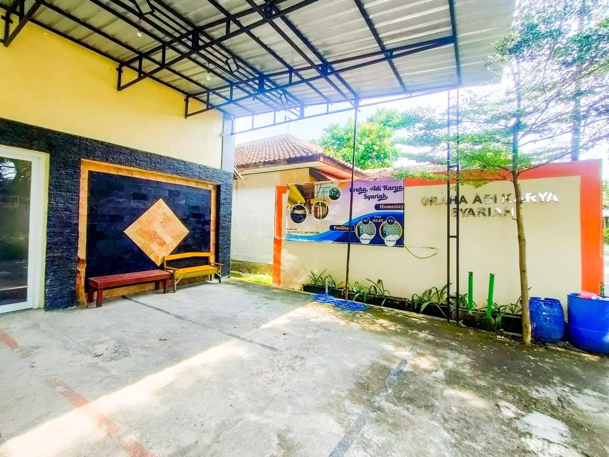 Graha Adi Karya Syariah Kartasura RedPartner Kartosuro Bagian luar foto