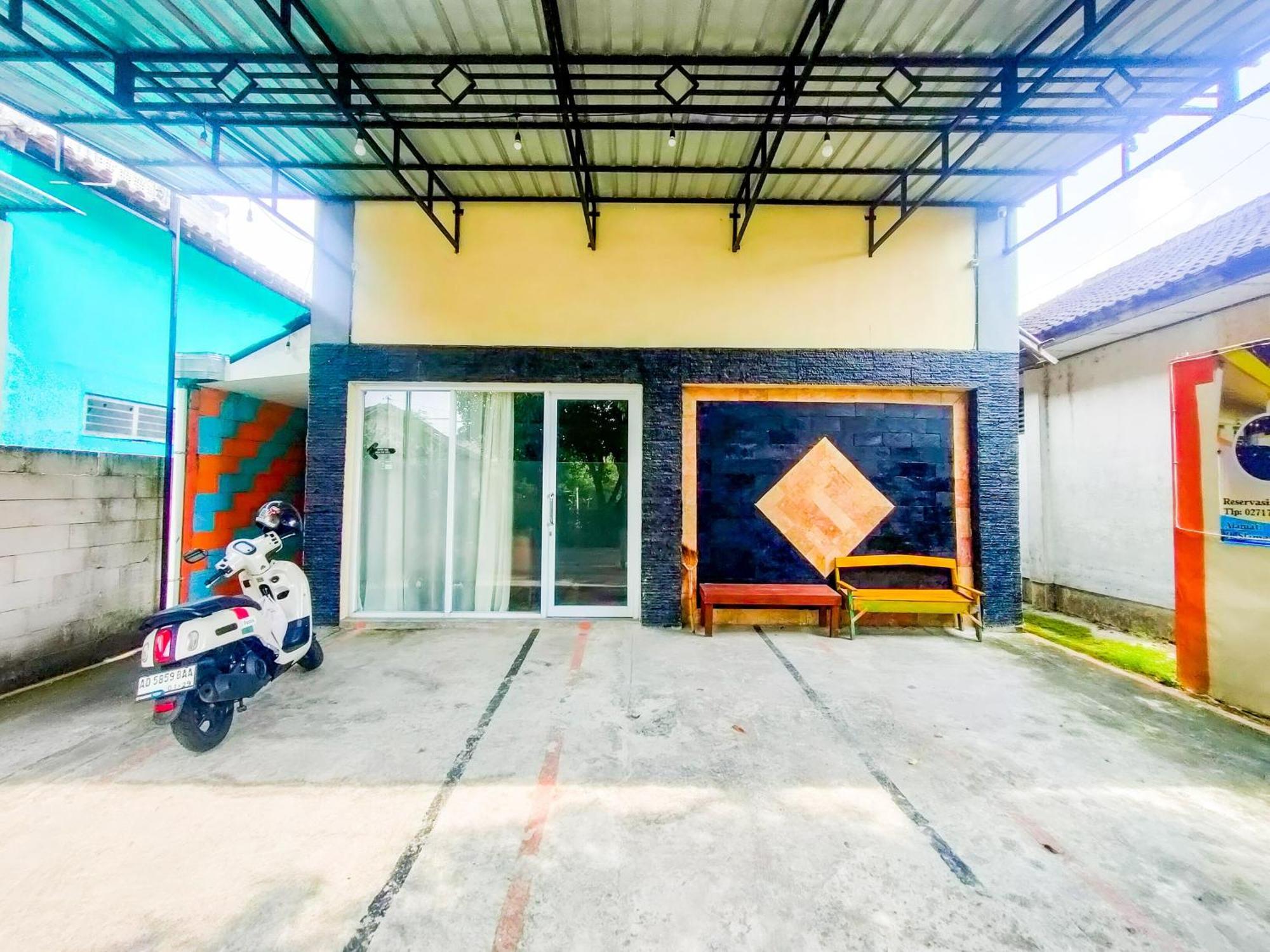 Graha Adi Karya Syariah Kartasura RedPartner Kartosuro Bagian luar foto
